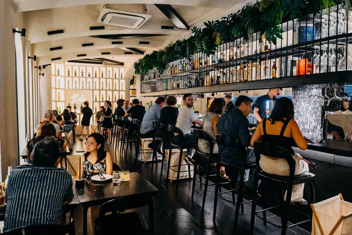 Lựa chọn tiêu chuẩn kích thước quầy bar phù hợp cho gia đình, nhà hàng, cafe