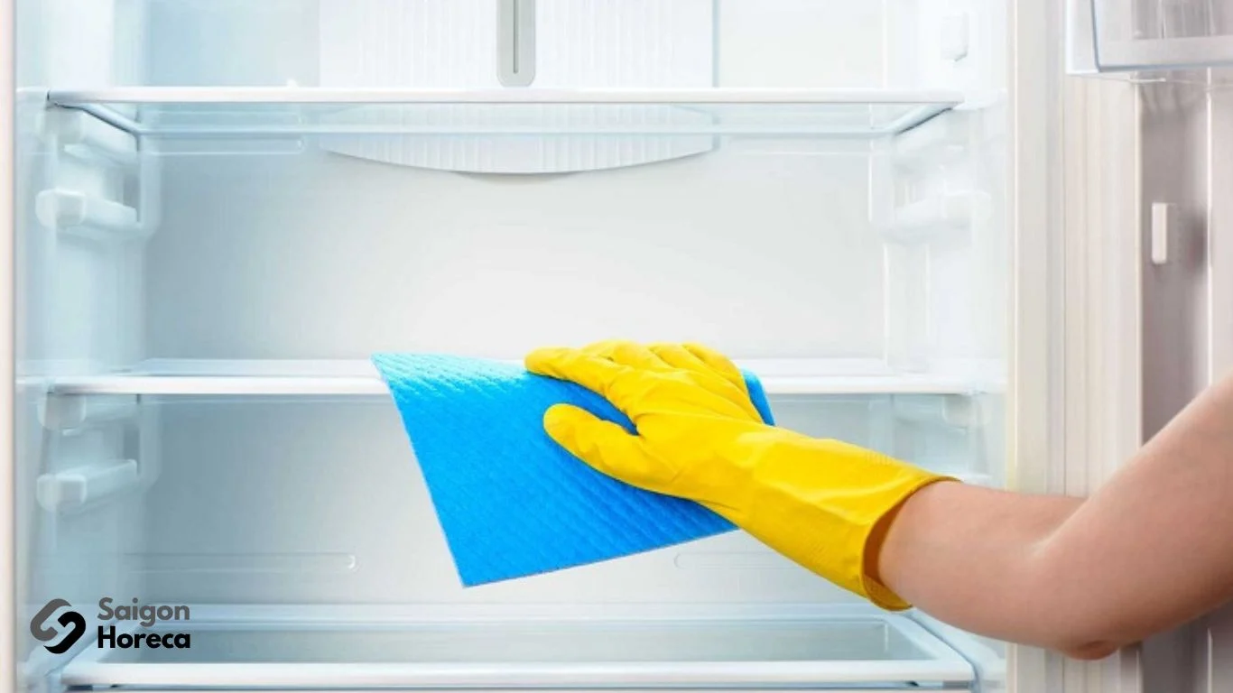 Tủ lạnh công nghiệp 4 cánh: Giải pháp lưu trữ thực phẩm hiệu quả cho doanh nghiệp