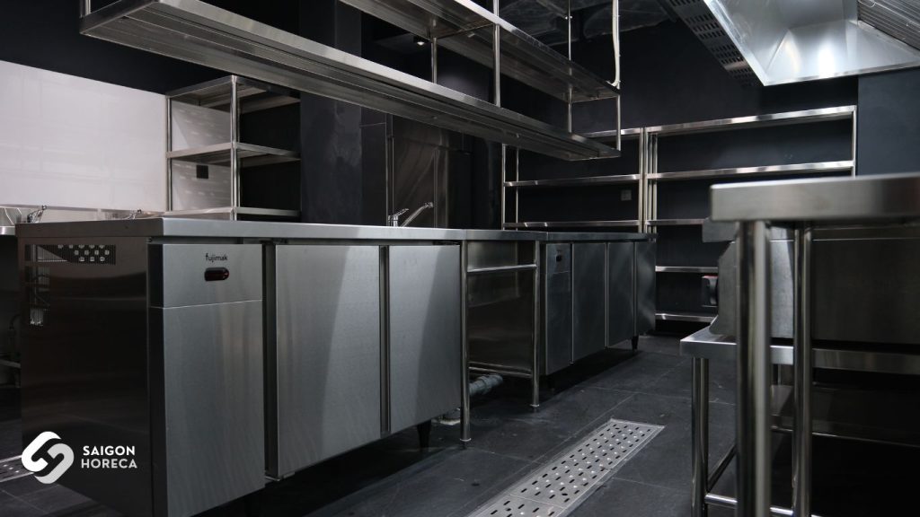 Common risks when using industrial kitchen equipment improperly and how to avoid them