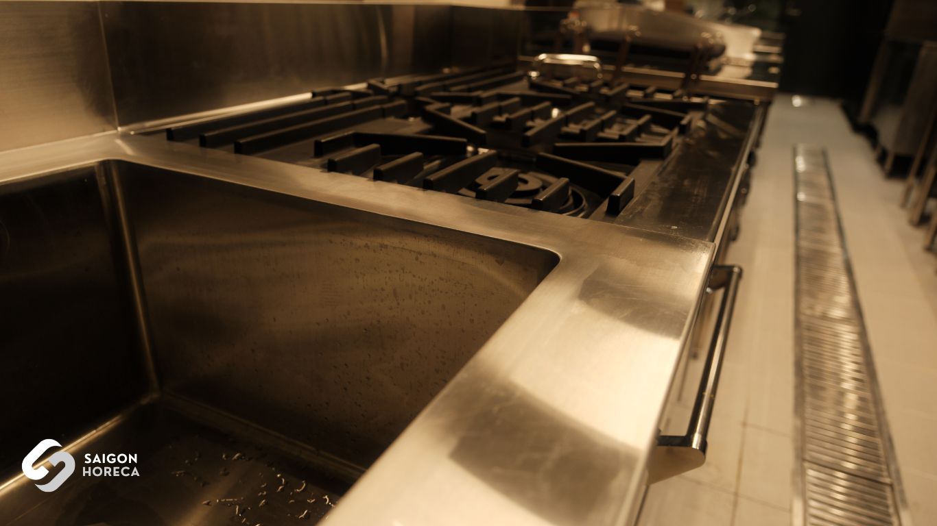 so-sanh-bep-gas-cong-nghiep-va-bep-tu-cong-nghiep (1)