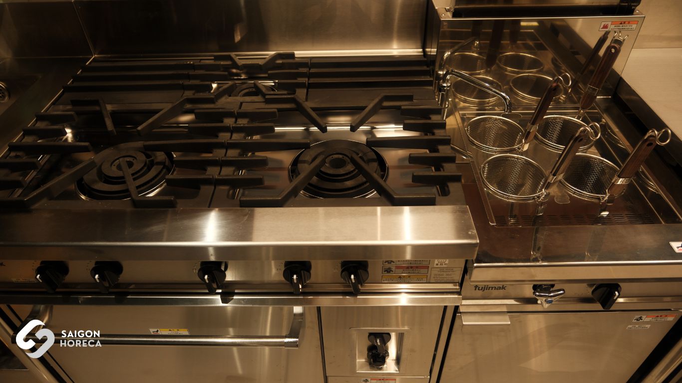 so-sanh-bep-gas-cong-nghiep-va-bep-tu-cong-nghiep (3)