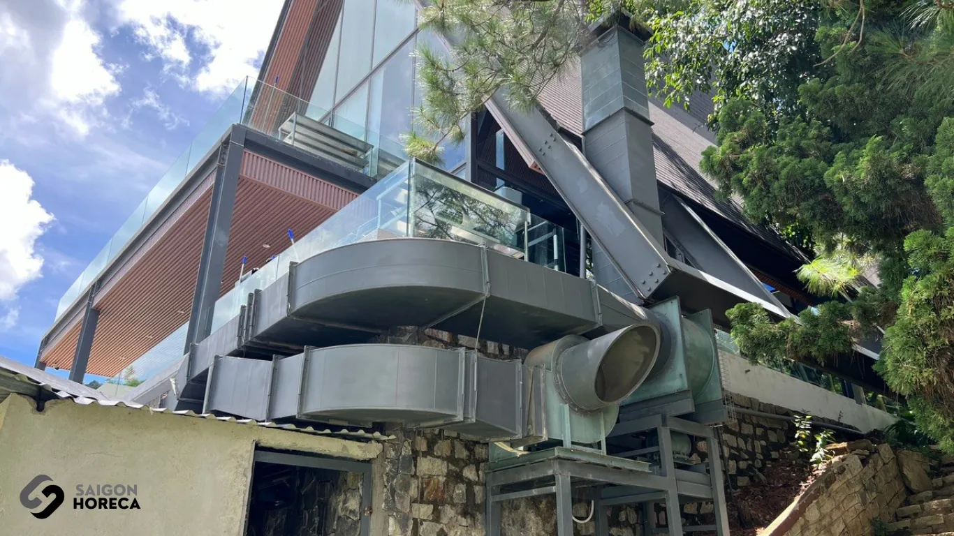Hệ thống ống hút khói và thông gió inox lắp ngoài công trình