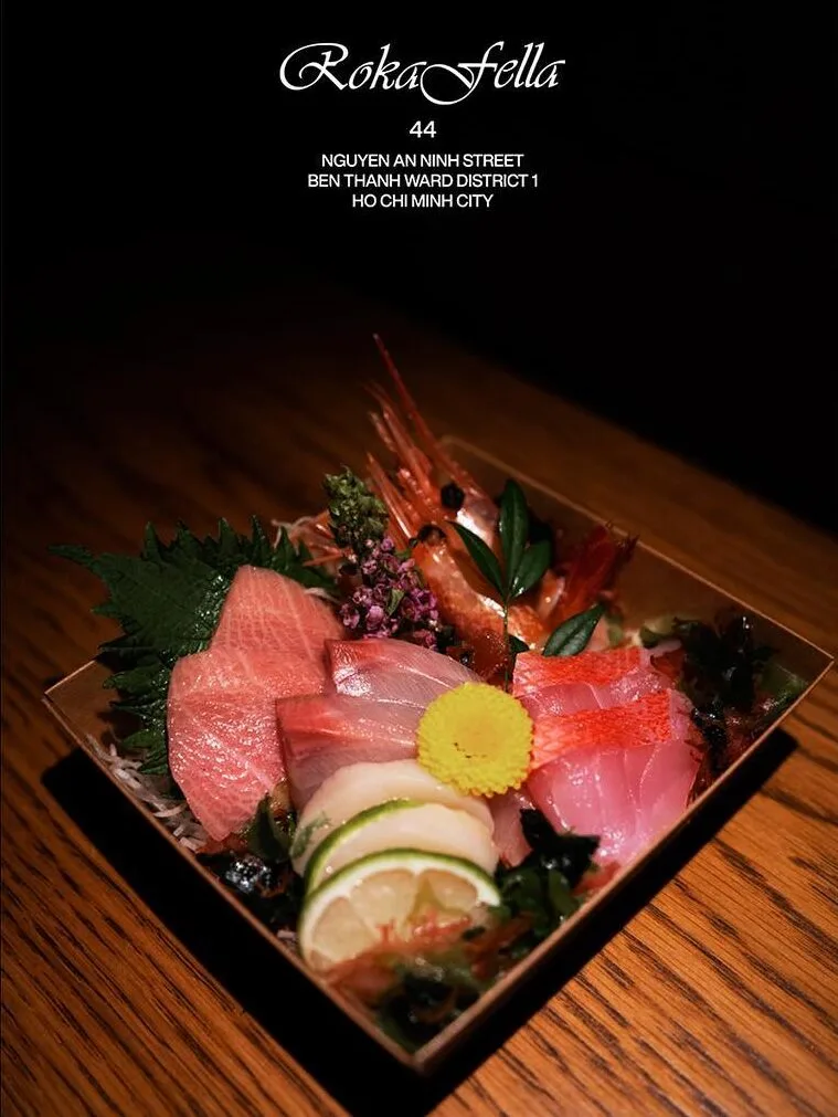 Set sashimi thập cẩm cá ngừ Otoro, cá cam Hamachi, sò điệp và tôm ngọt Roka Fella